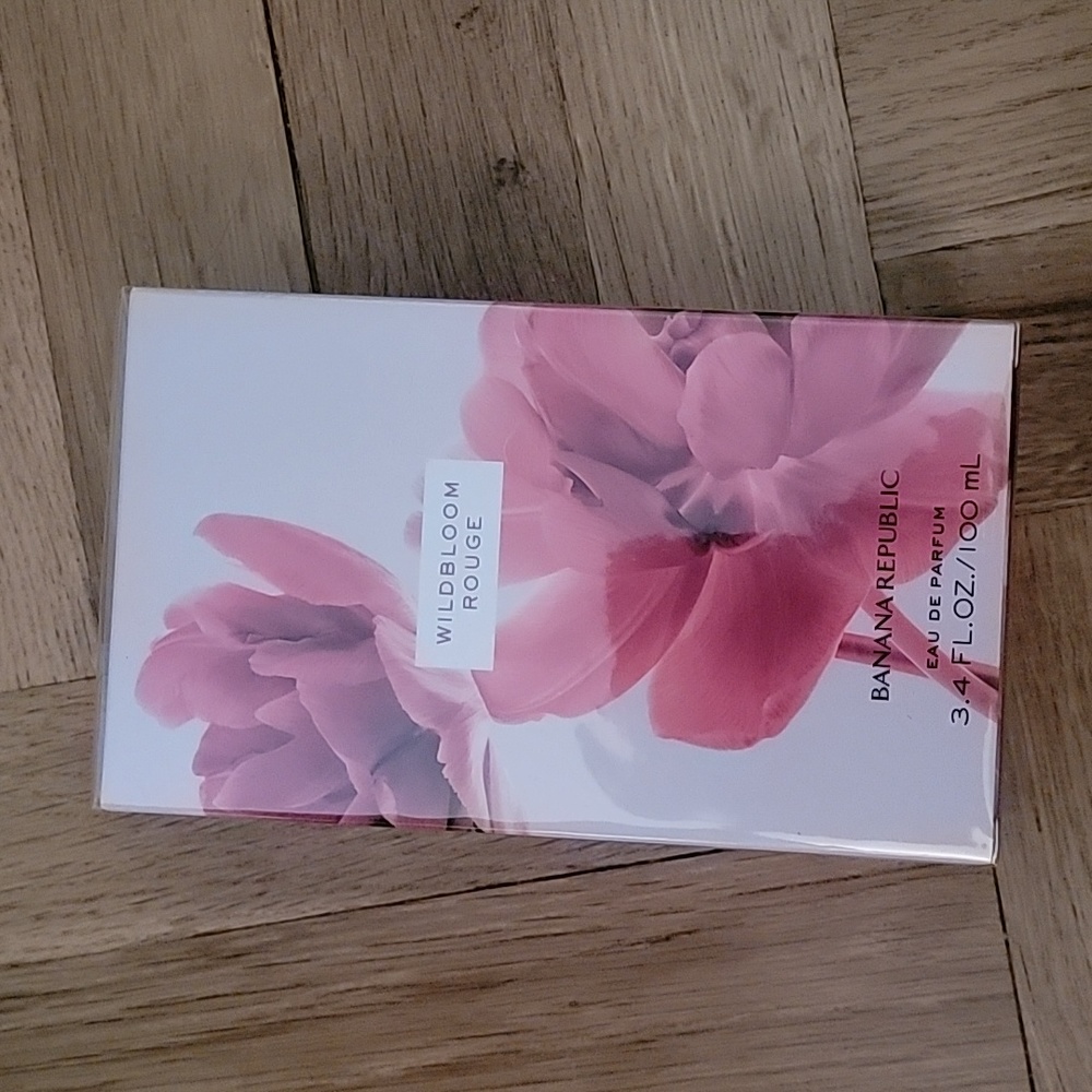 NEW/WILDBLOOM ROUGE/EAU DE PARFUM/BANANA REPUBLIC